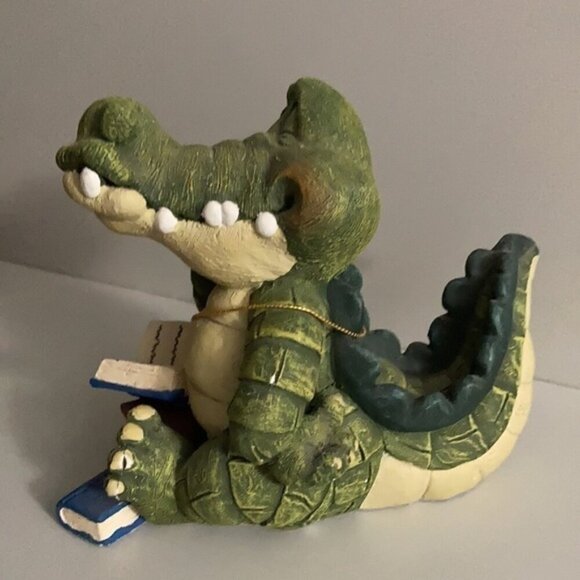 COLLECTIBLE Features Crocodile Figurine​​​​ AB - Picture 3 of 10